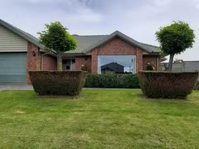 House for rent in Chaslands, Canterbury