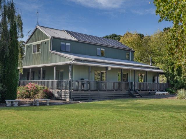 Cottage for sale in Victoria