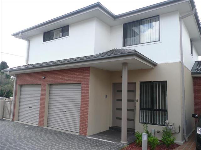 Townhouse for sale in Toongabbie, New South Wales