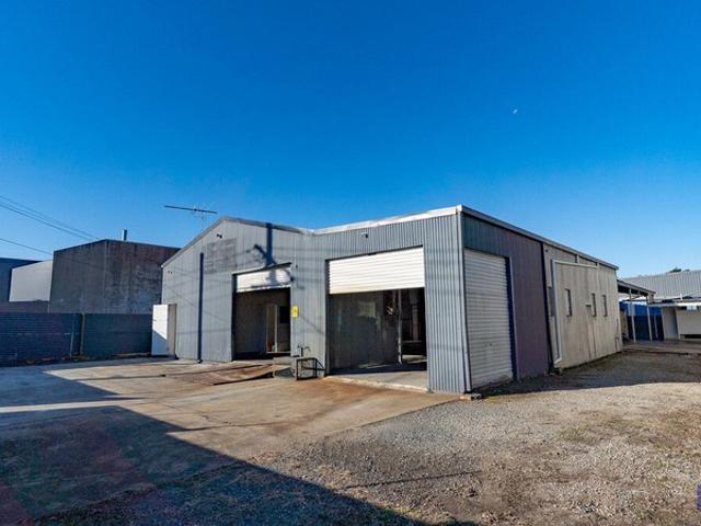 Warehouse for rent in Toombul, Queensland