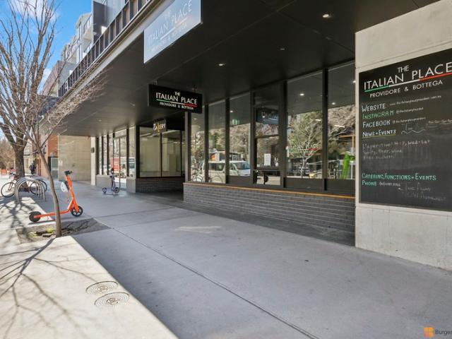 Showroom for rent in Braddon