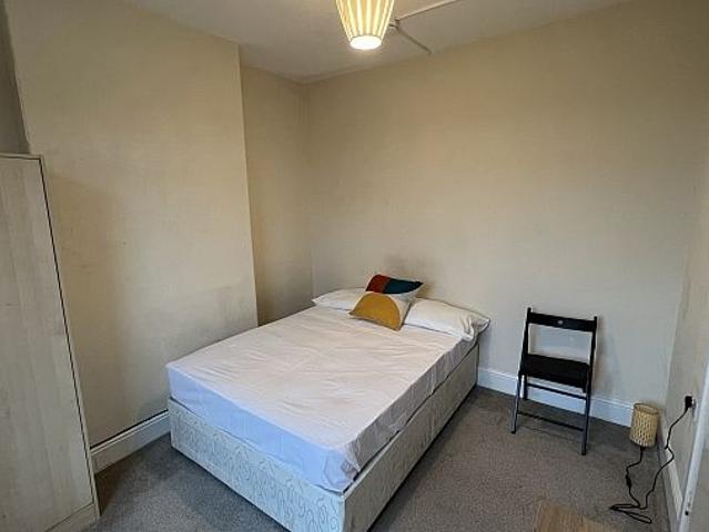 Room for rent in Crookes, Isle Of Man