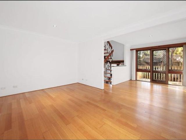 Townhouse for rent in Padstow, Sydney