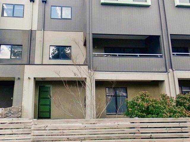 Townhouse for rent in Highlands, Melbourne