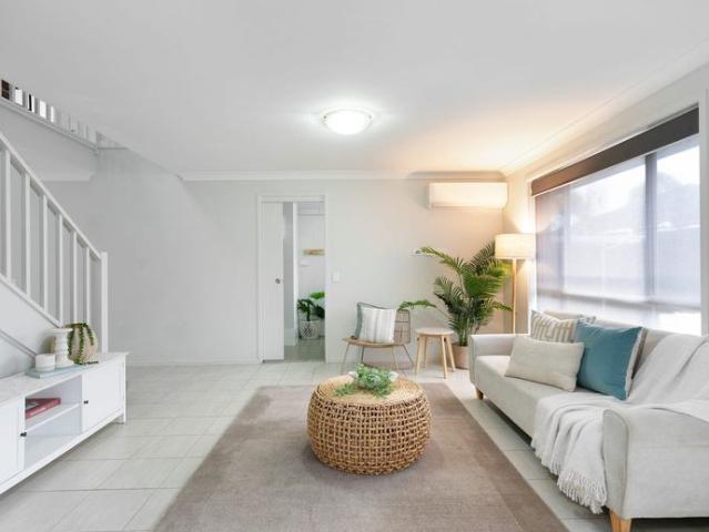 Townhouse for rent in Hamlyn Terrace, New South Wales