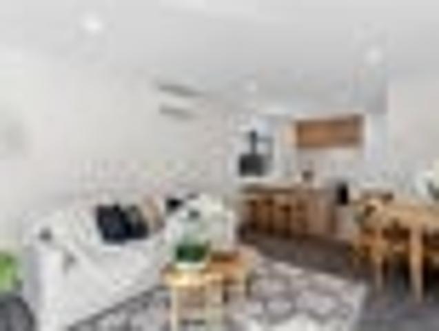 Townhouse for sale in Addington, Canterbury