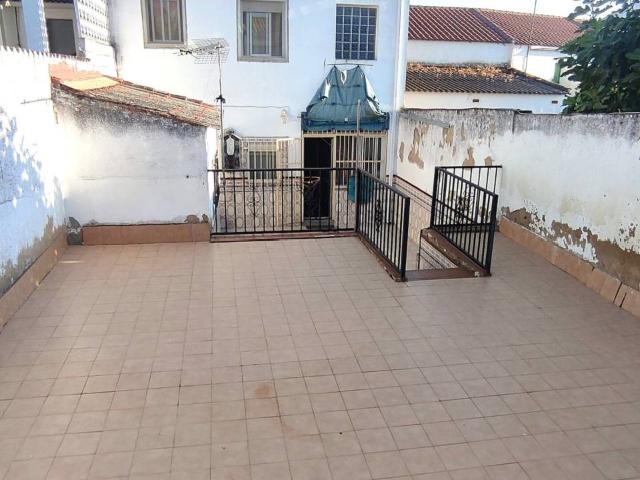 Casa en venta en Esparragalejo, Extremadura