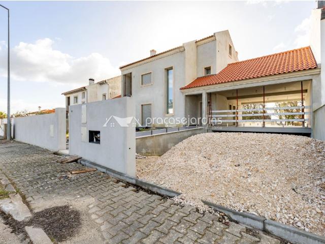 Casa venda em Parceiros e Azoia, Leiria