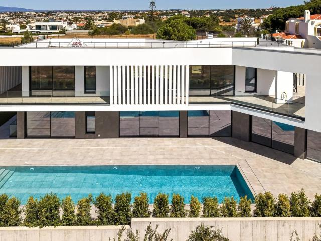 Vivenda venda em Albufeira e Olhos de Água, Albufeira