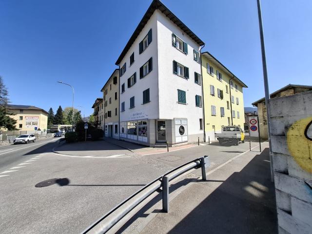 Mehrfamilienhaus kaufen in Magliaso, Tessin