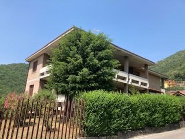 Villa Indipendente in vendita a Palazzago, Lombardia