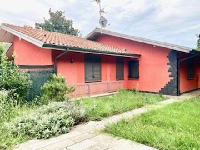 Villa Indipendente in vendita a Bonate Sopra, Lombardia