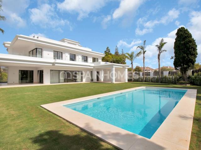 Casa en venta en La Carolina, Costa del Sol Occidental