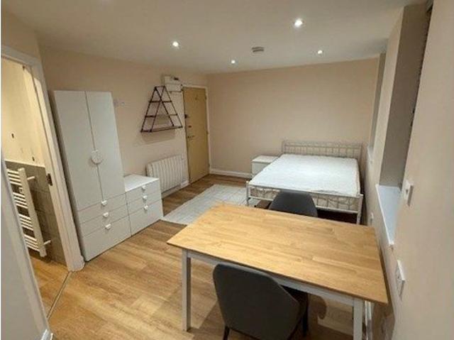 Studio for rent in West Midlands