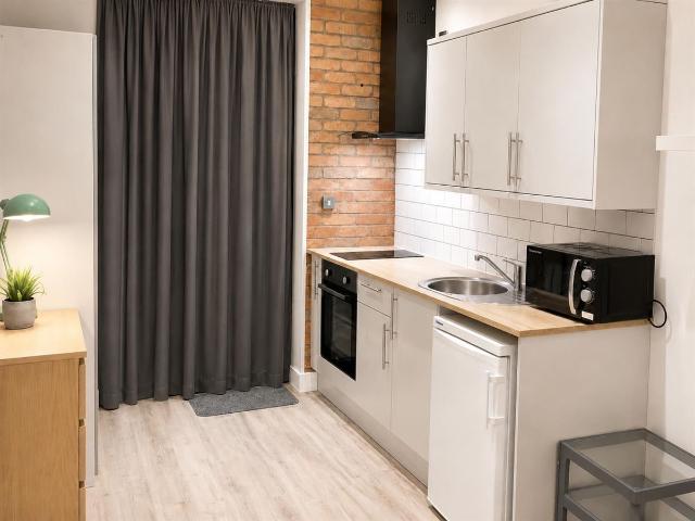Studio for rent in West Midlands