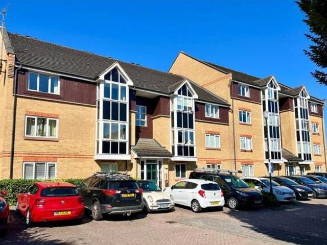House for sale in Guildford Park, Guildford