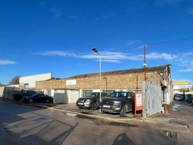 House for sale in Alton Barnes, Essex