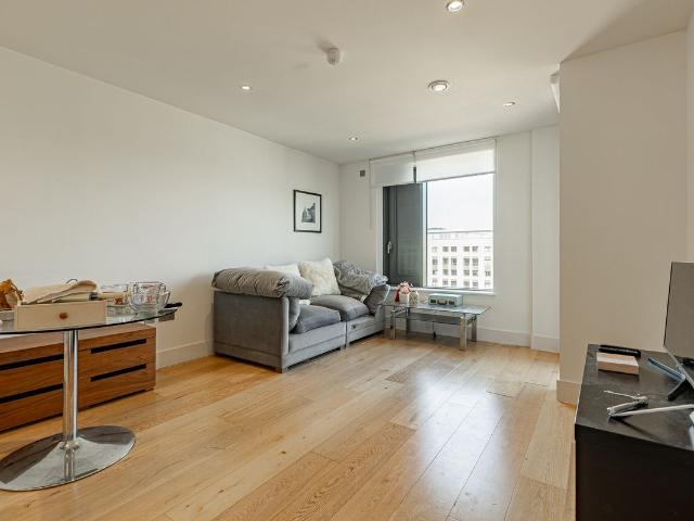 Apartment for rent in North Kensington, Greater London