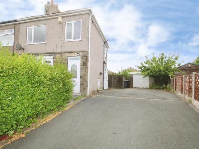 House for rent in Buttershaw, West Yorkshire