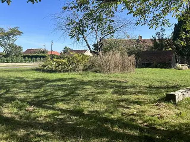 Terrain vente à Saint-Amand-Montrond, Farges-allichamps