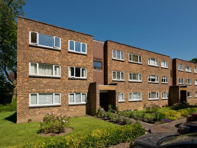 Apartment for rent in Blackhills, Surrey