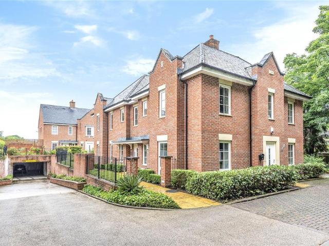 Apartment for rent in Sleepers' Hill, Hampshire