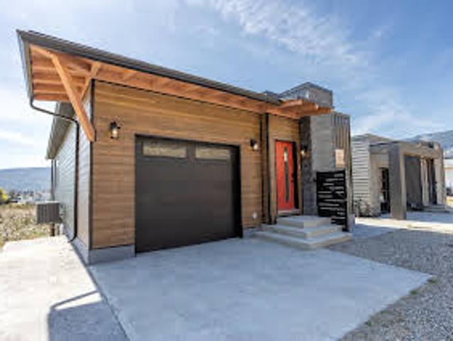 House for sale in Oliver
