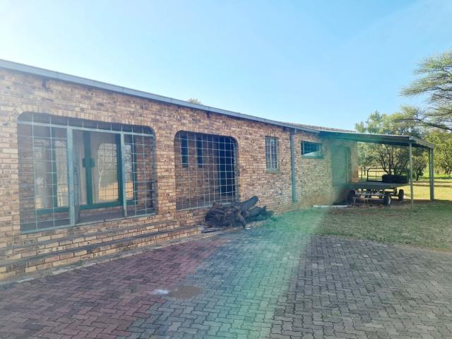 Farm for sale in Hartbeespoort Dam Nature Reserve, North West