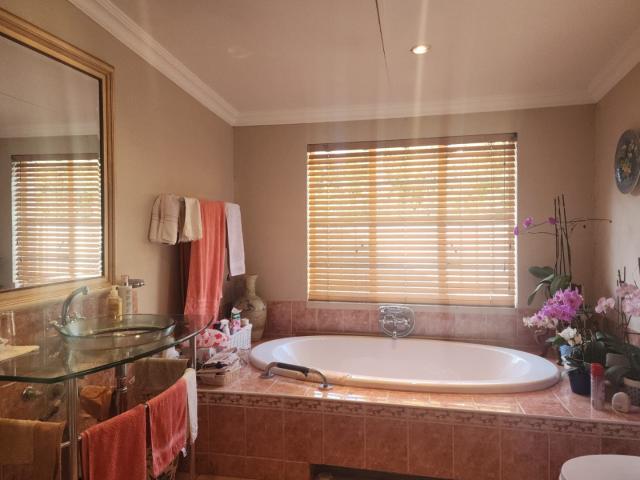 Farm for sale in Hartbeespoort Dam Nature Reserve, North West
