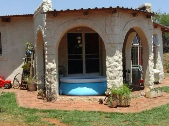Farm for sale in Hartbeespoort Dam Nature Reserve, North West