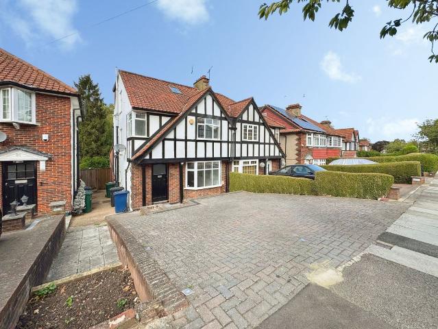 House for rent in The Hale, Greater London