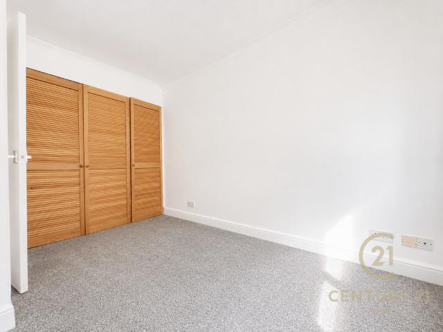 Apartment for rent in Esher, Elmbridge