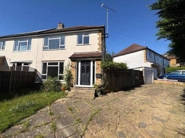 House for rent in Heol-las, Surrey