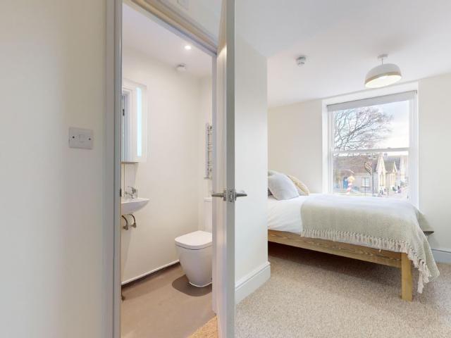 Room for rent in Clarks Village, Street