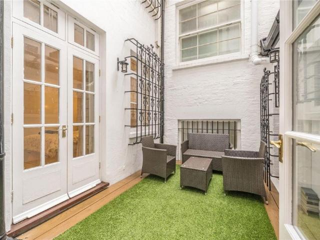 Apartment for rent in Mayfair, Greater London