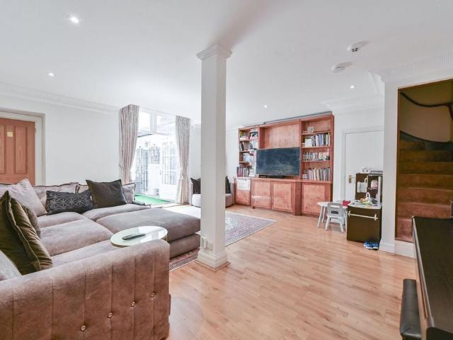 Apartment for rent in Mayfair, Greater London