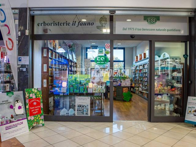 Locale Commerciale in vendita a Unione dei comuni Valli del Reno, Lavino e Samoggia, Bazzano