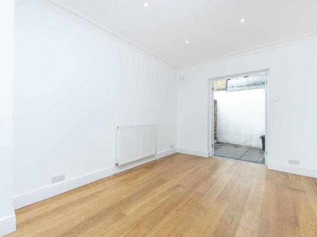 Townhouse for rent in Notting Hill, Greater London