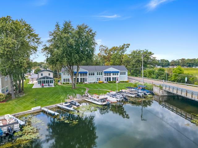 Farm for sale in Syracuse, Indiana