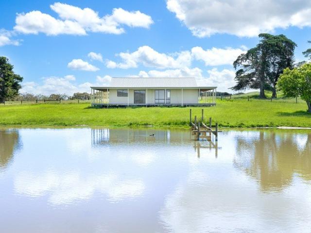 Cottage for sale in French Island, Victoria