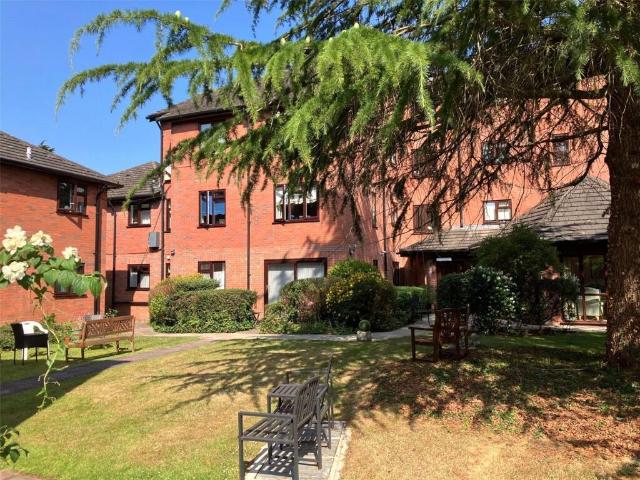 Apartment for rent in Locksbottom, Greater London