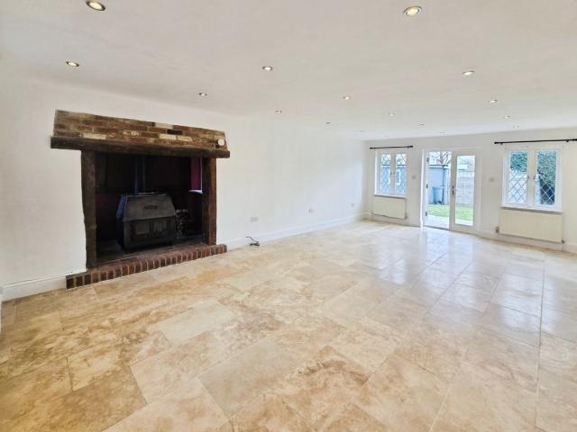House for rent in Fole, Surrey