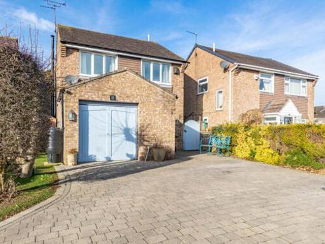 House for sale in Whinmoor, West Yorkshire