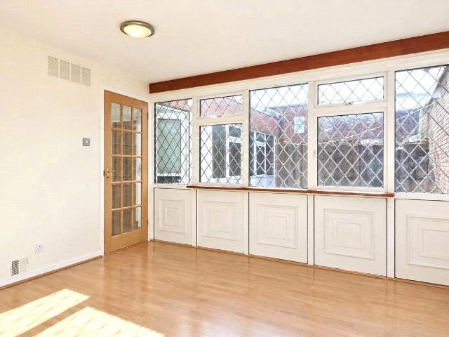 House for rent in London Borough of Merton, Raynes Park