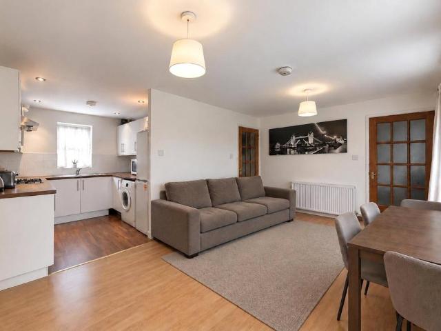 House for rent in London Borough of Merton, Raynes Park