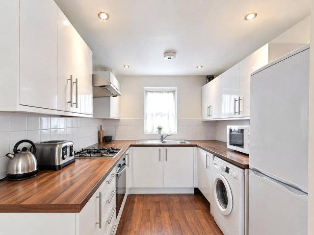 House for rent in London Borough of Merton, Raynes Park