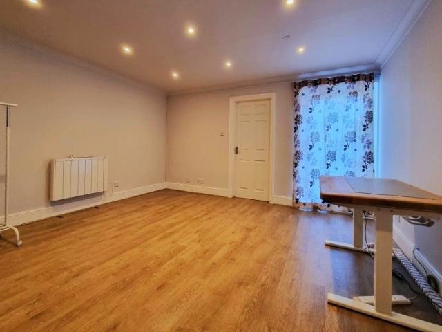 Apartment for rent in Guildford Park, Guildford