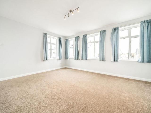 Apartment for rent in Slough