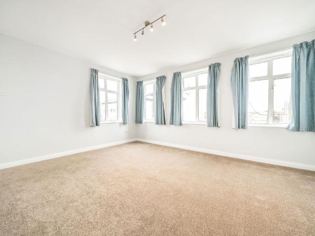 Apartment for rent in Slough