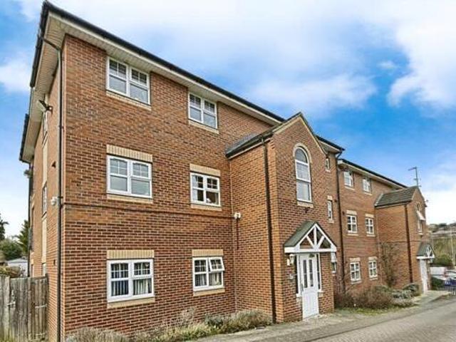 House for sale in Farnley, West Yorkshire